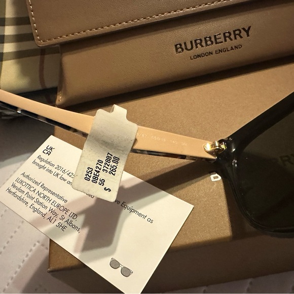 Authentic Burberry Sunglass - Picture 7 of 11